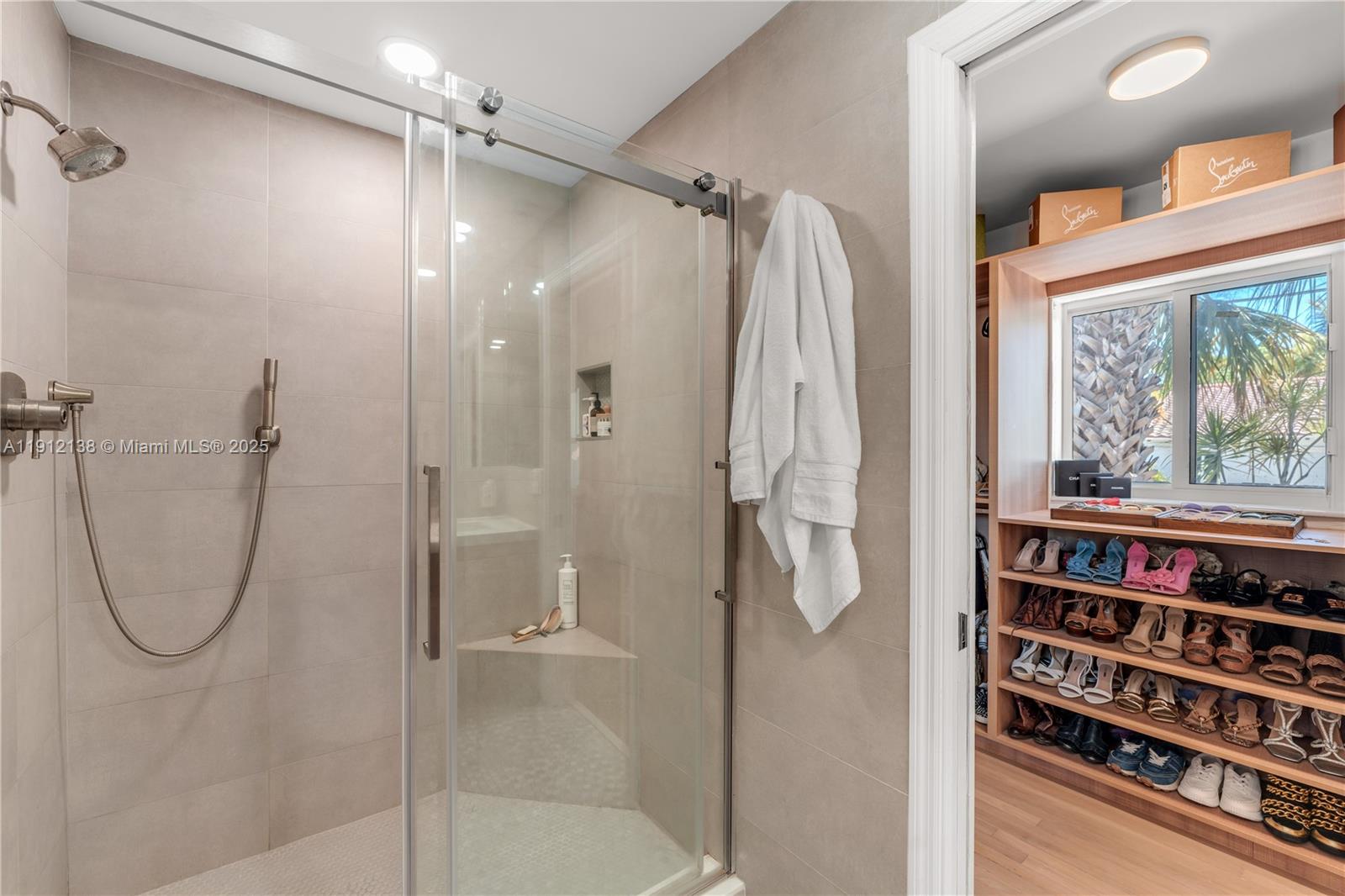 HOLLYWOOD - Residential