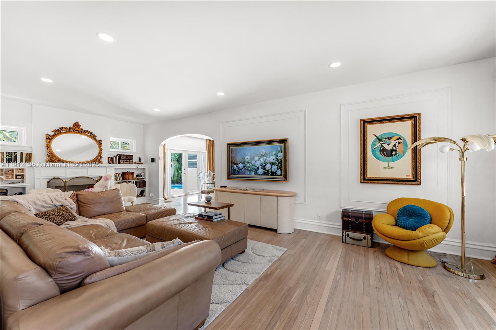 HOLLYWOOD - Residential