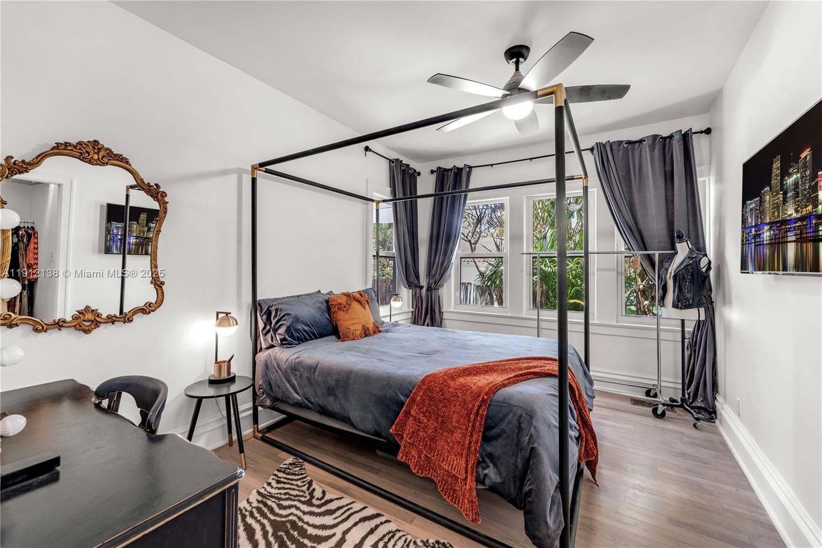 HOLLYWOOD - Residential