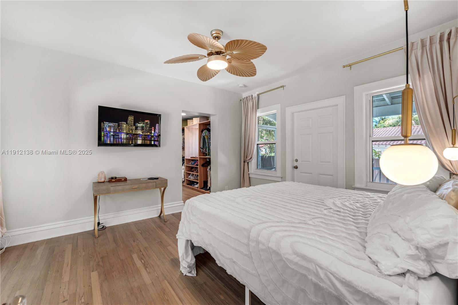 HOLLYWOOD - Residential