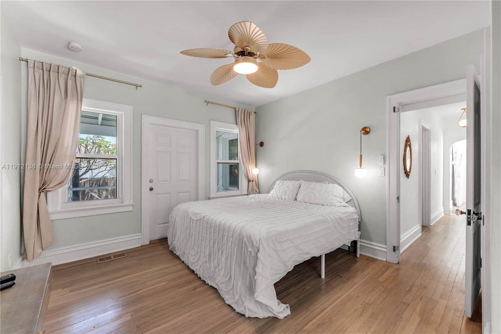 HOLLYWOOD - Residential