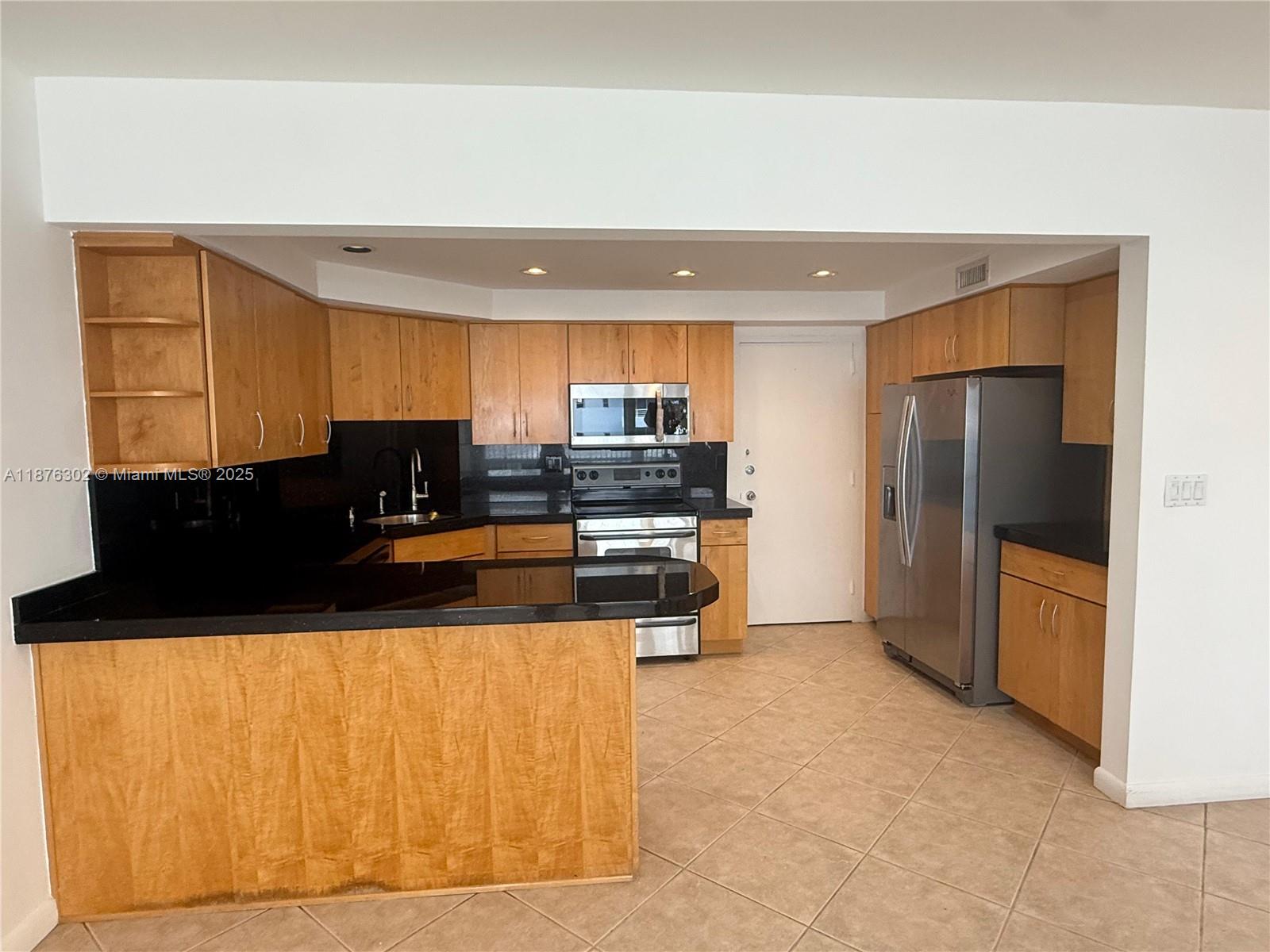 BRICKELL BAY TOWER CONDO - Residential Lease