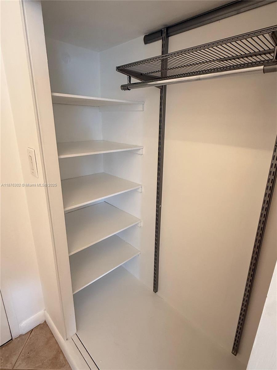 BRICKELL BAY TOWER CONDO - Residential Lease