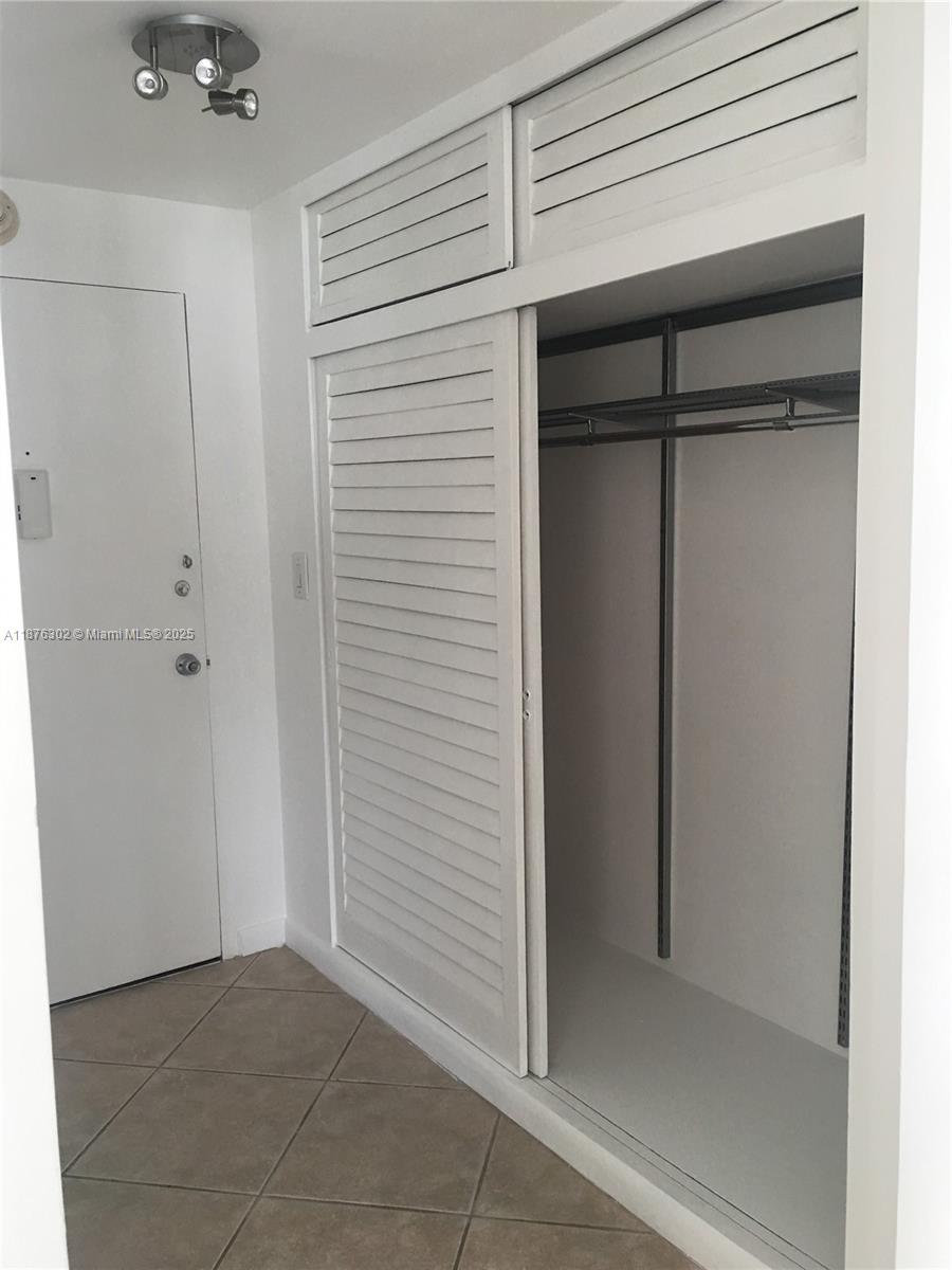 BRICKELL BAY TOWER CONDO - Residential Lease