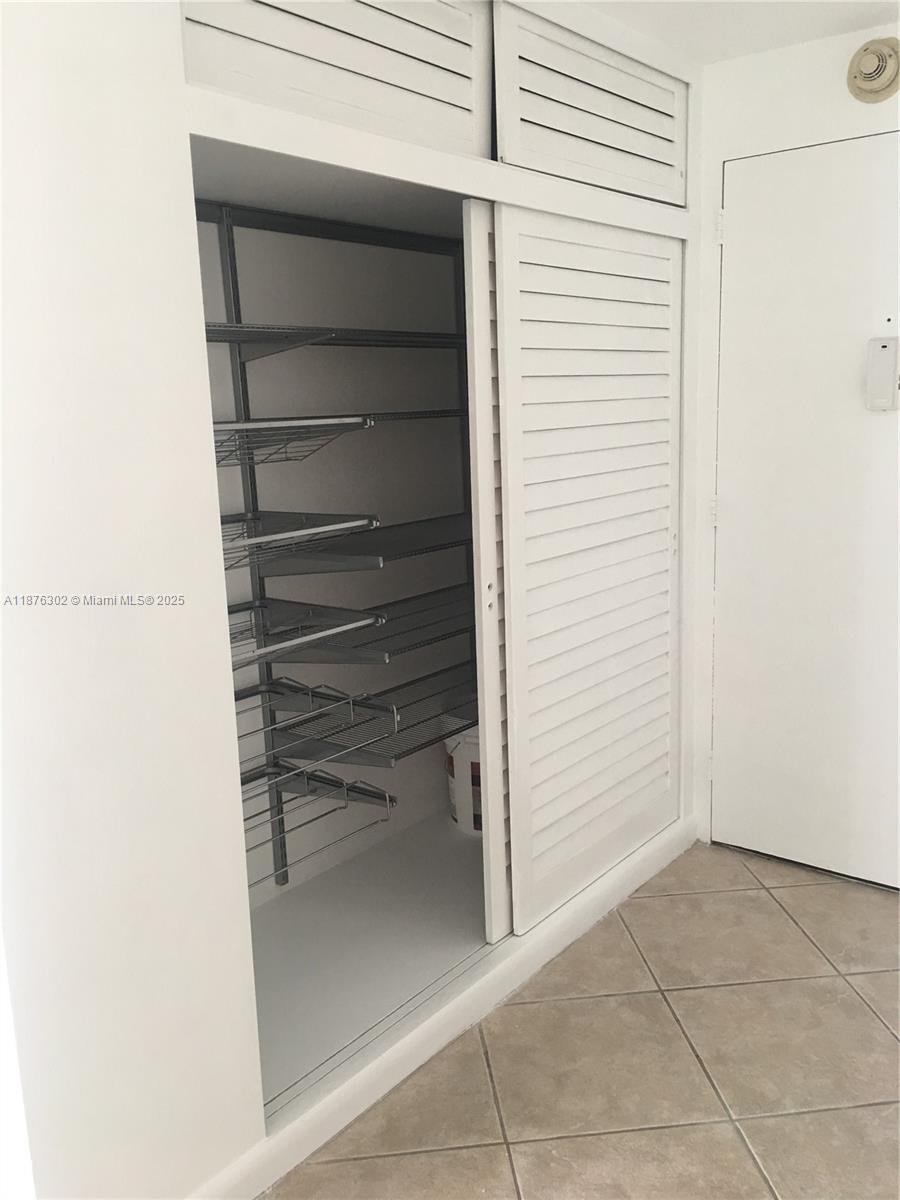 BRICKELL BAY TOWER CONDO - Residential Lease