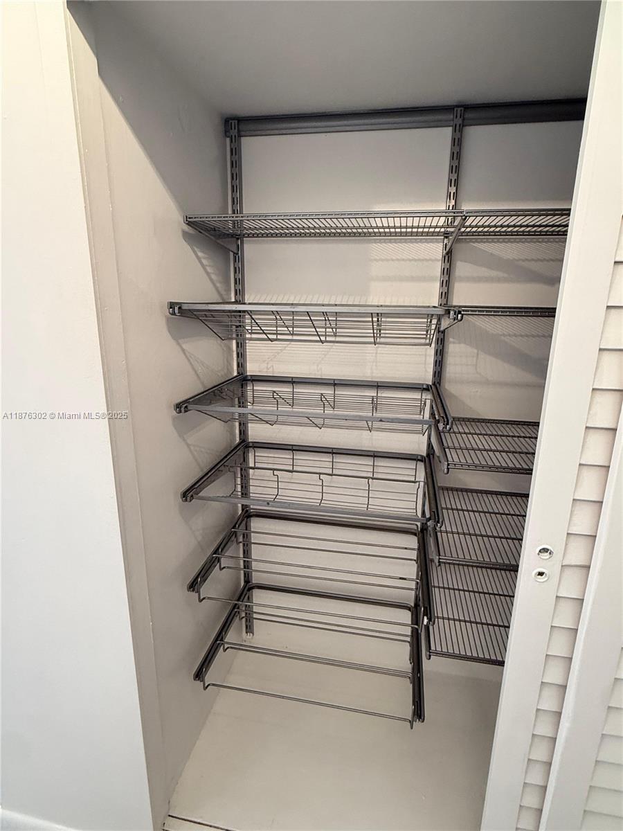 BRICKELL BAY TOWER CONDO - Residential Lease