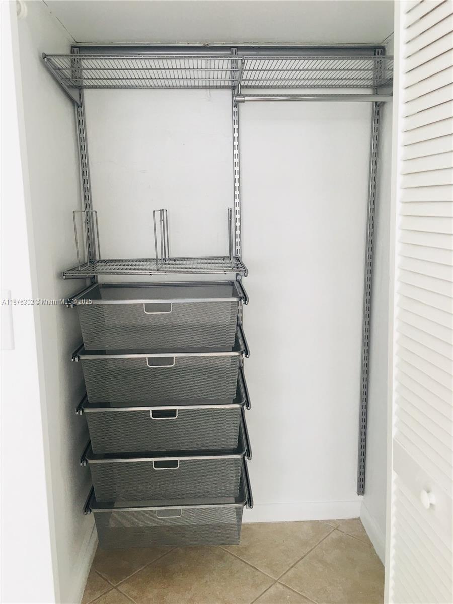 BRICKELL BAY TOWER CONDO - Residential Lease