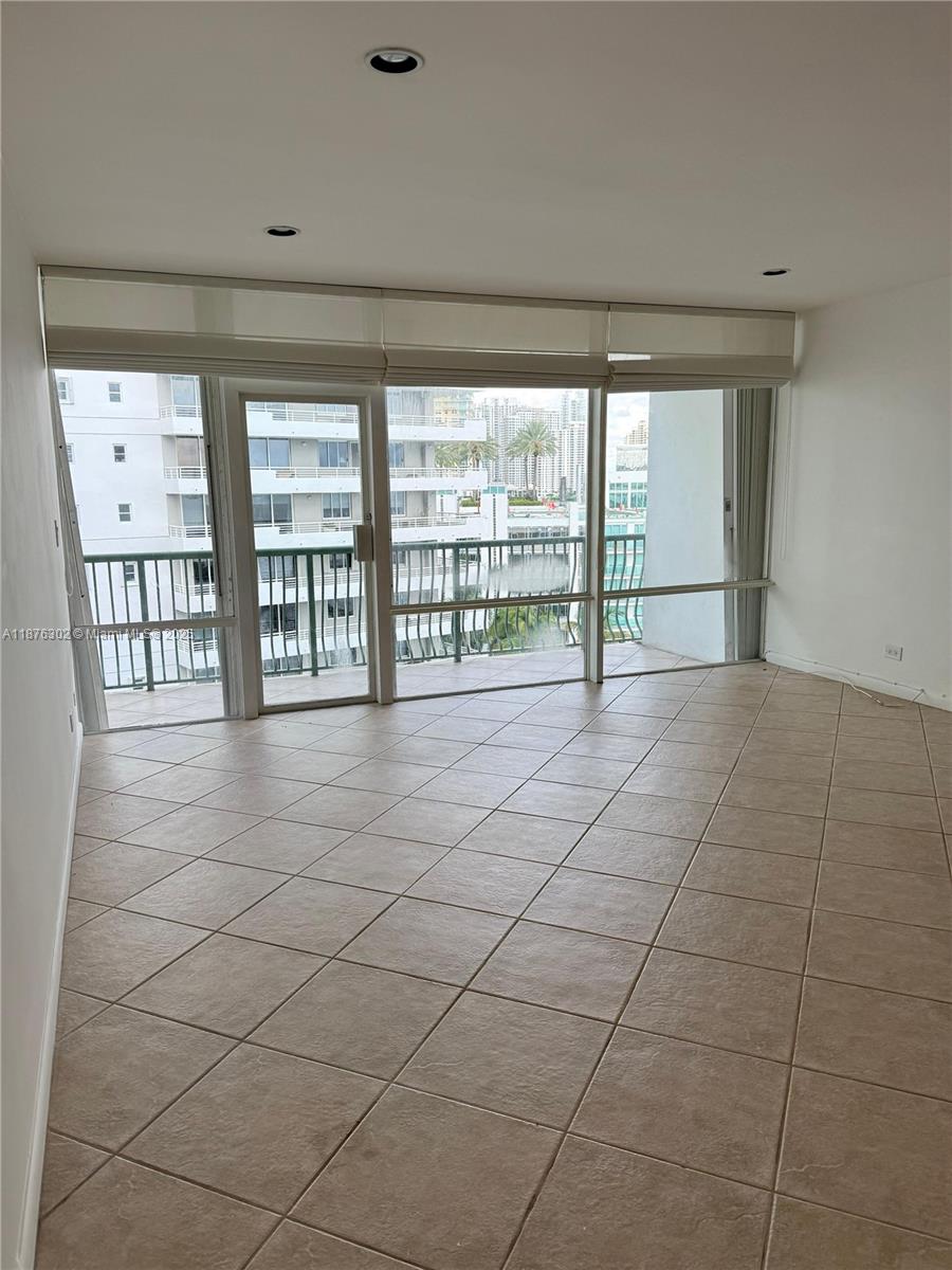 BRICKELL BAY TOWER CONDO - Residential Lease