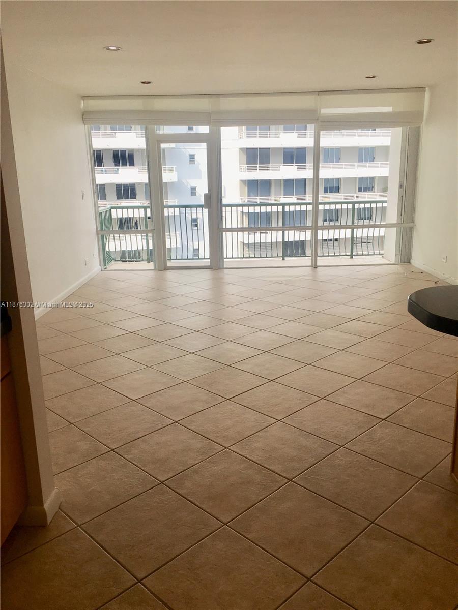BRICKELL BAY TOWER CONDO - Residential Lease