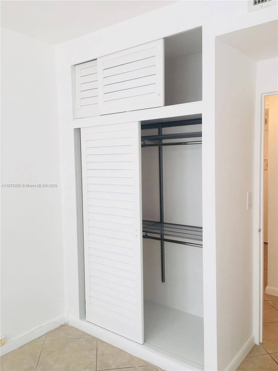 BRICKELL BAY TOWER CONDO - Residential Lease