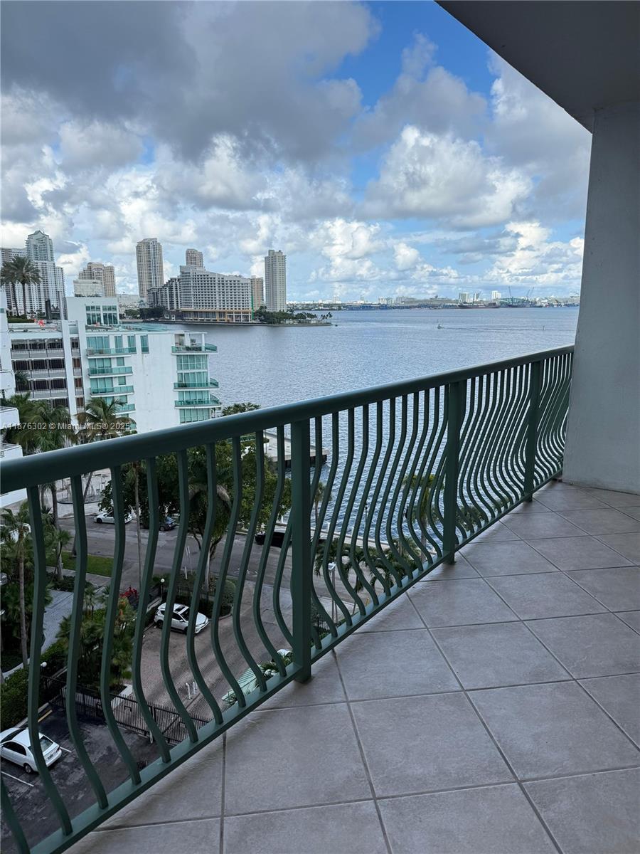 BRICKELL BAY TOWER CONDO - Residential Lease