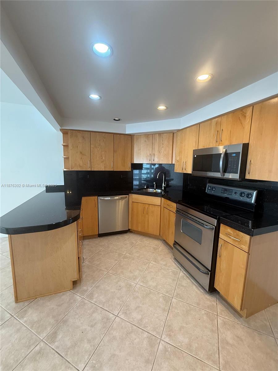 BRICKELL BAY TOWER CONDO - Residential Lease