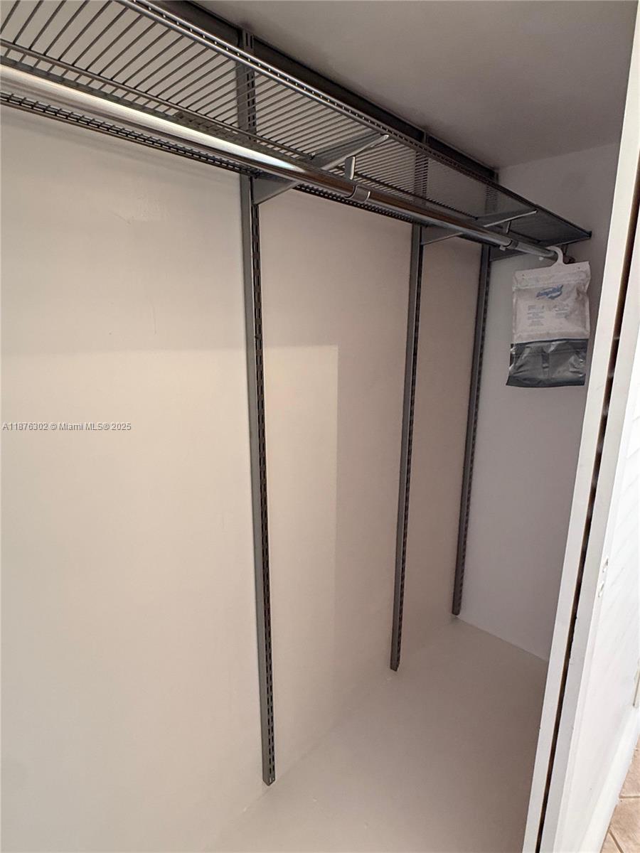 BRICKELL BAY TOWER CONDO - Residential Lease