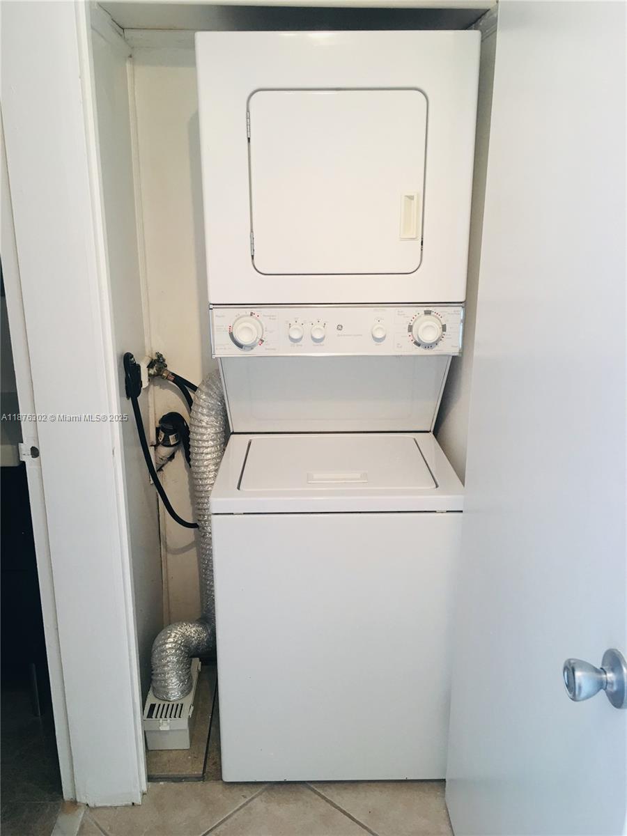 BRICKELL BAY TOWER CONDO - Residential Lease