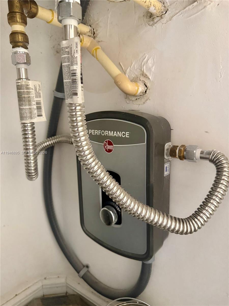 SOUTHAMPTON CONDOMINIUM H - Residential