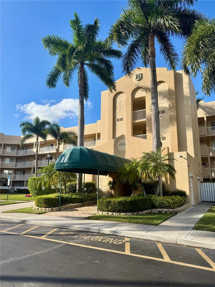 SOUTHAMPTON CONDOMINIUM H - Residential