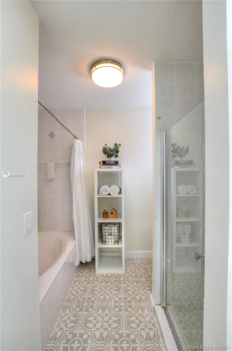 MONACO ESTATES AT KENDALL - Residential