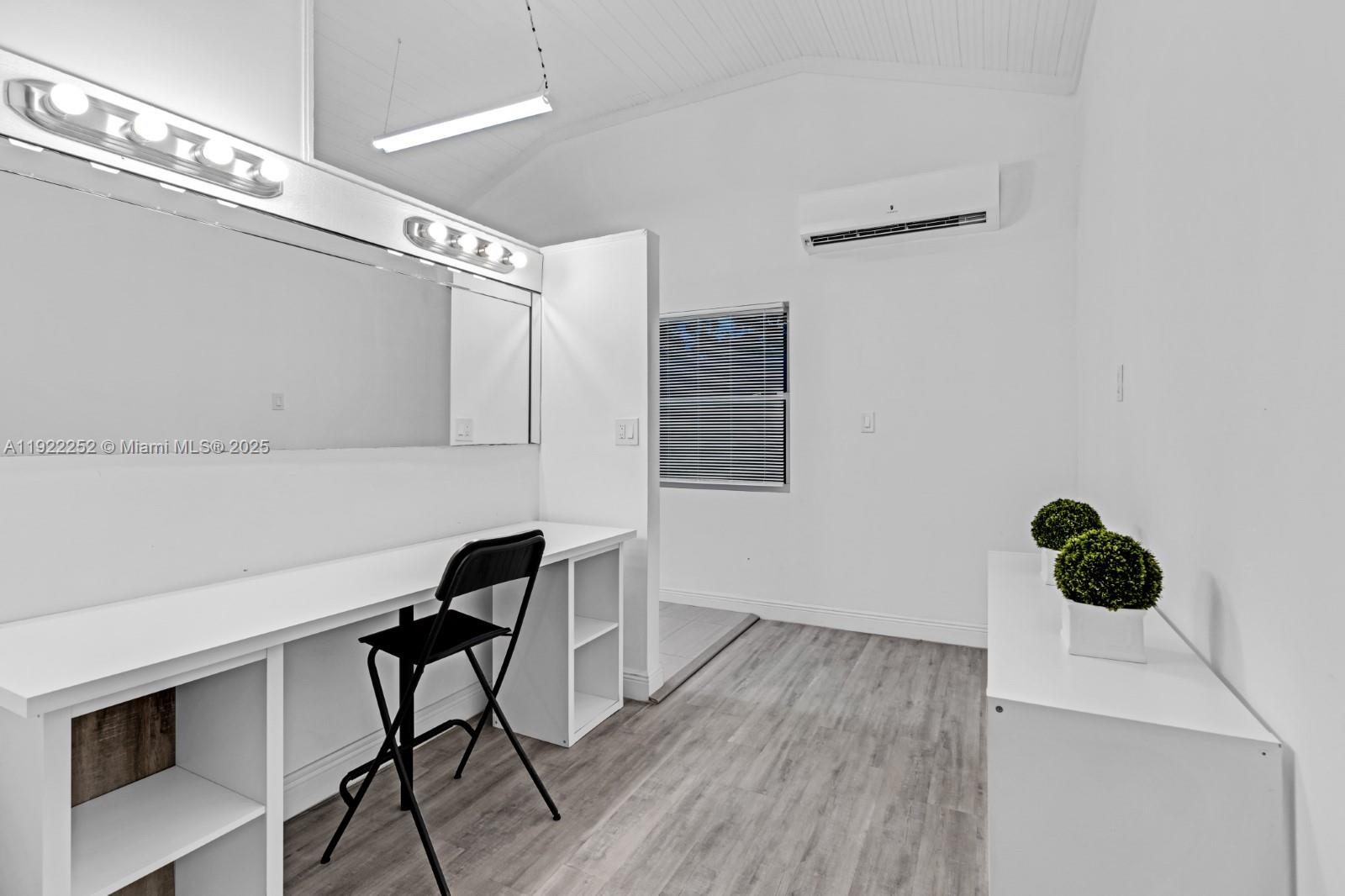 LYONS PARK - Residential