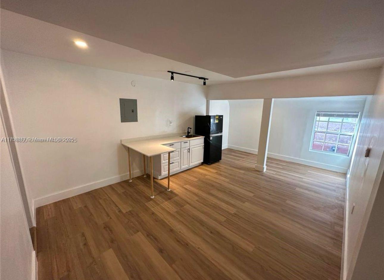 Rental Property at 453 Nw 25th Ct 5D, Miami, Broward County, Florida - Bedrooms: 1 
Bathrooms: 1  - $1,400 MO.