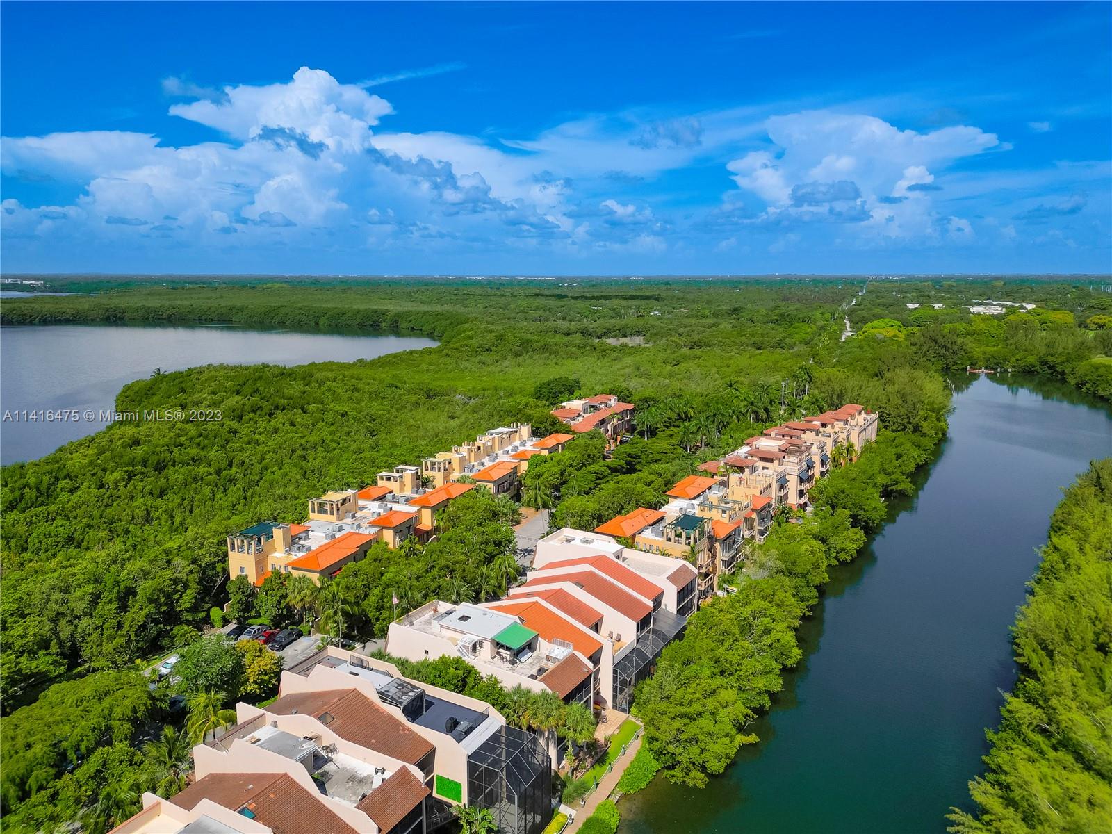 ROYAL HARBOUR YACHT CLUB - Residential