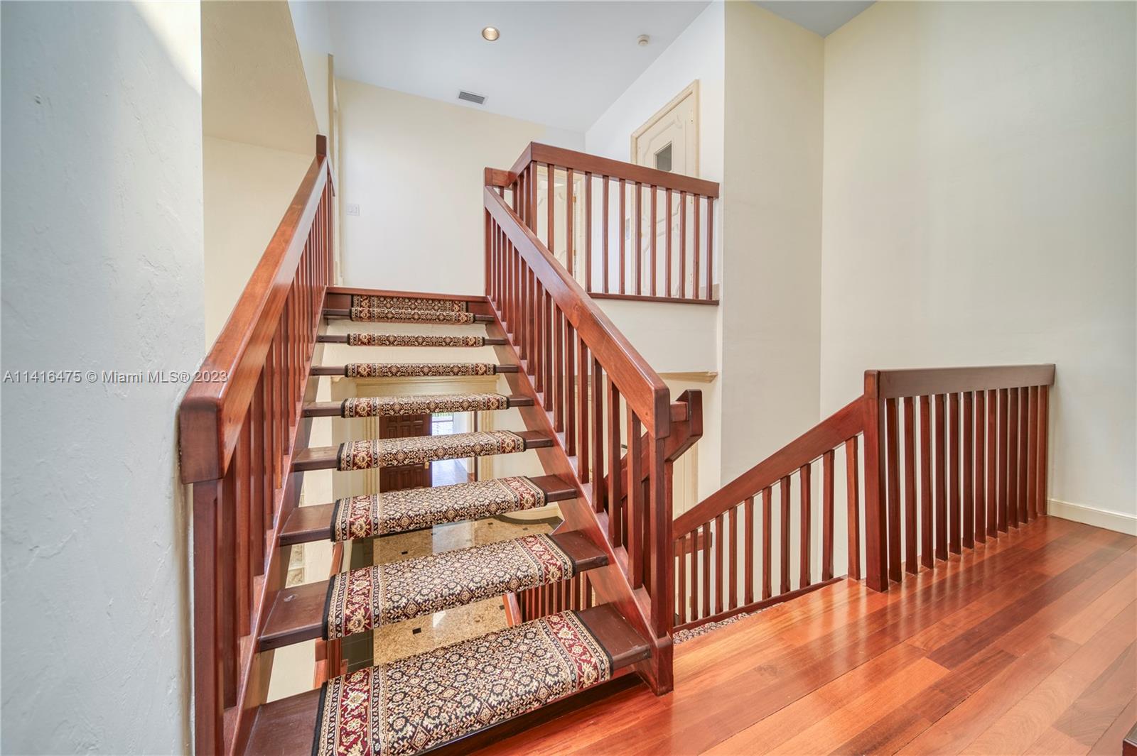 ROYAL HARBOUR YACHT CLUB - Residential