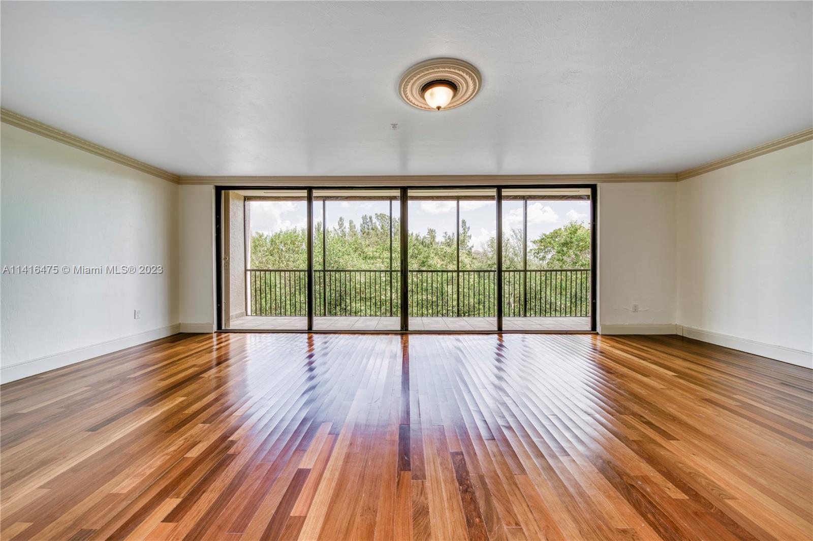 ROYAL HARBOUR YACHT CLUB - Residential