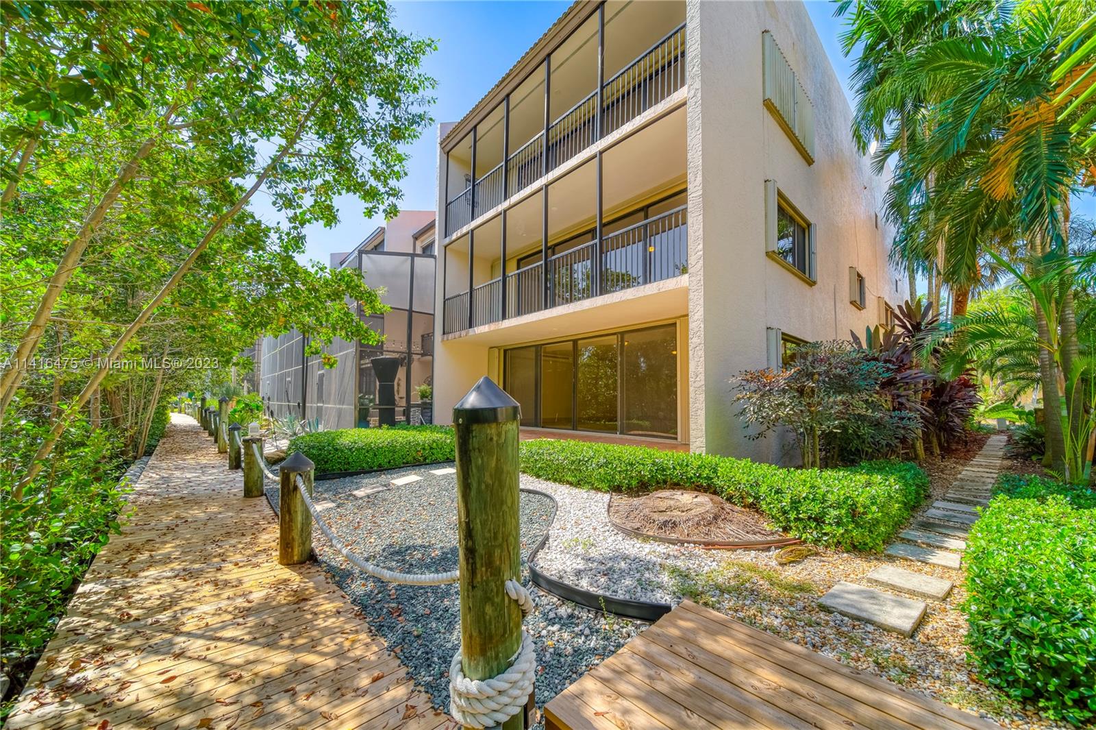 ROYAL HARBOUR YACHT CLUB - Residential