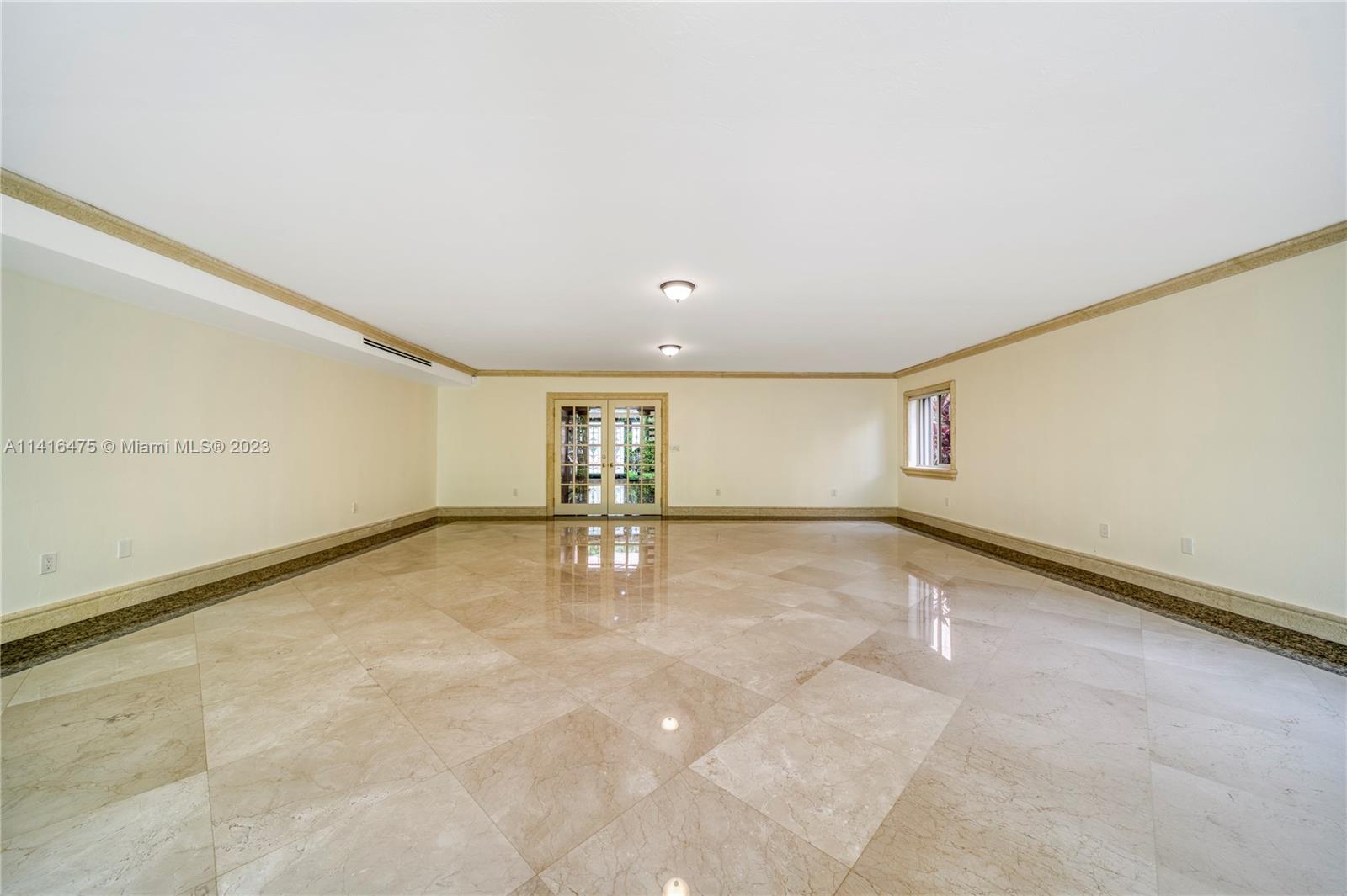 ROYAL HARBOUR YACHT CLUB - Residential