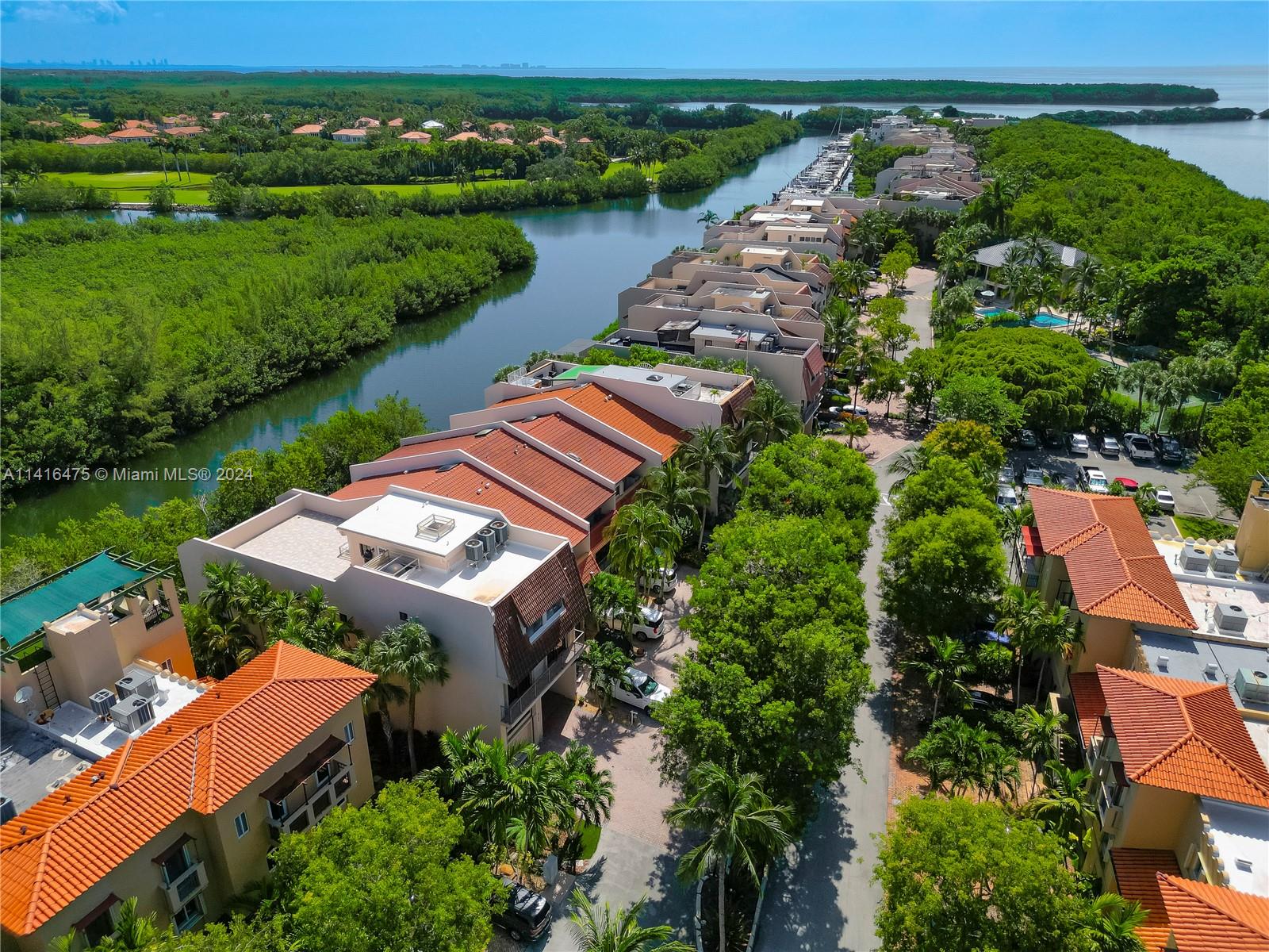 ROYAL HARBOUR YACHT CLUB - Residential