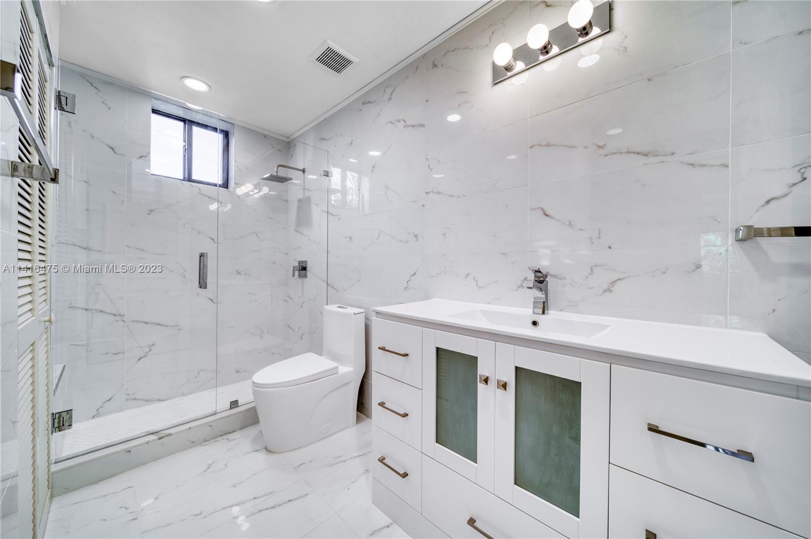 ROYAL HARBOUR YACHT CLUB - Residential