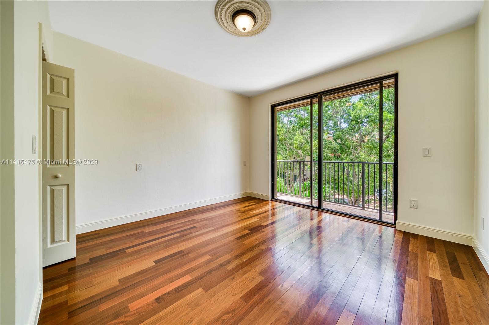 ROYAL HARBOUR YACHT CLUB - Residential