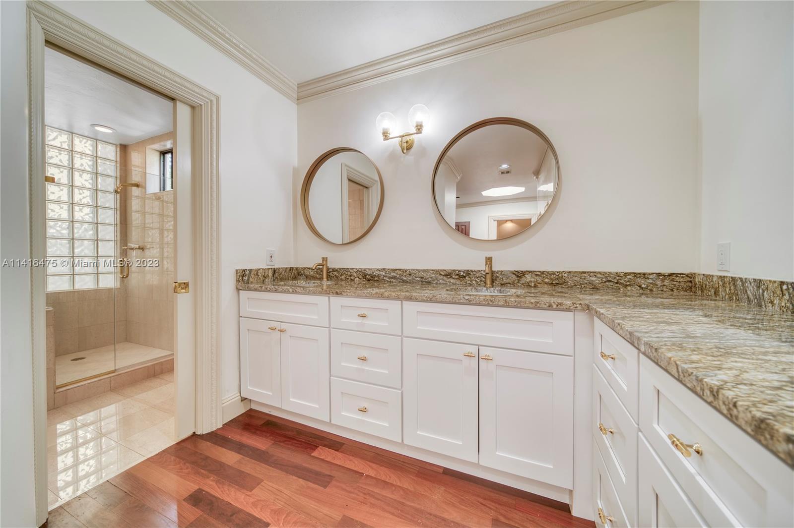 ROYAL HARBOUR YACHT CLUB - Residential