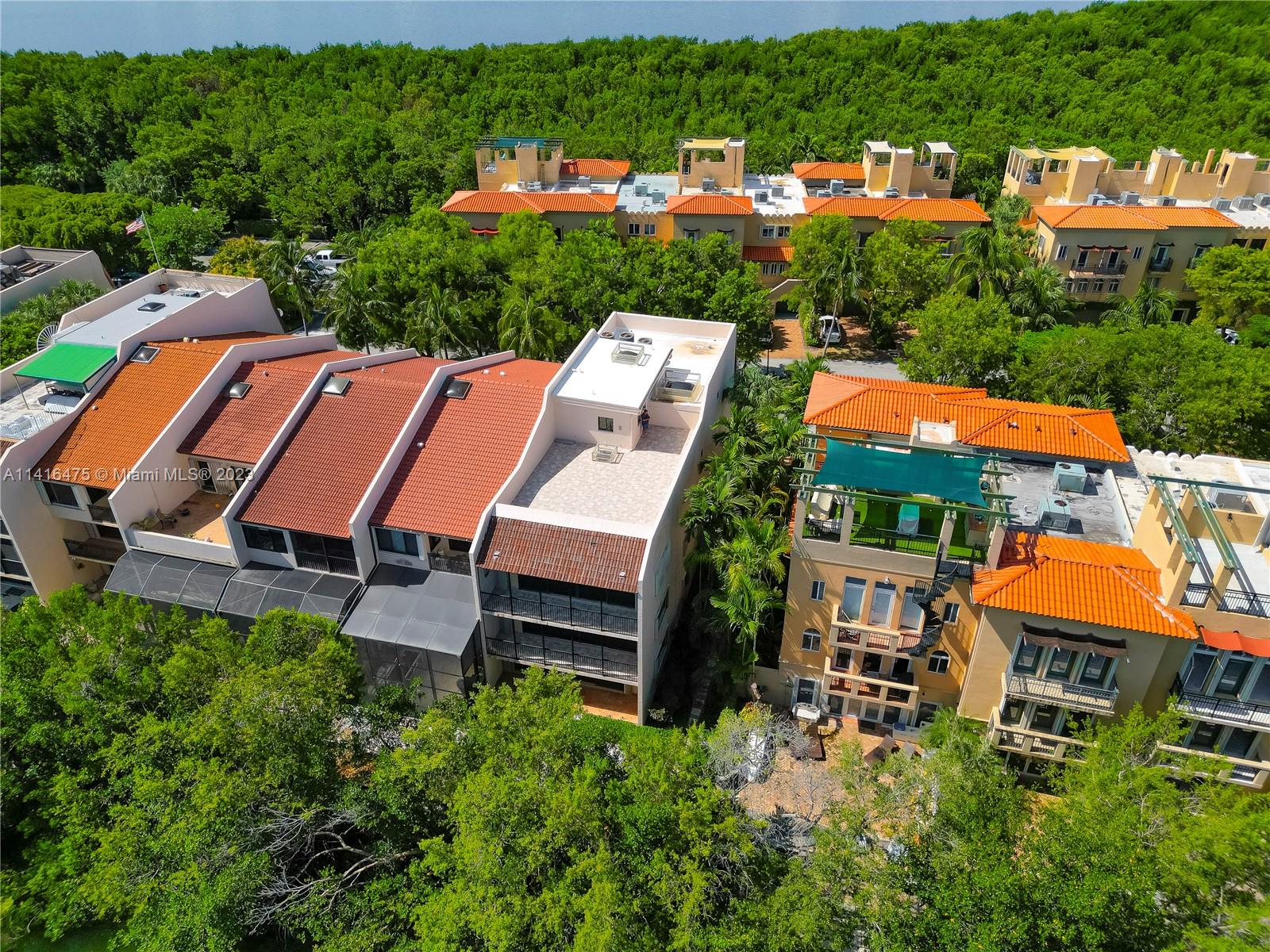 ROYAL HARBOUR YACHT CLUB - Residential