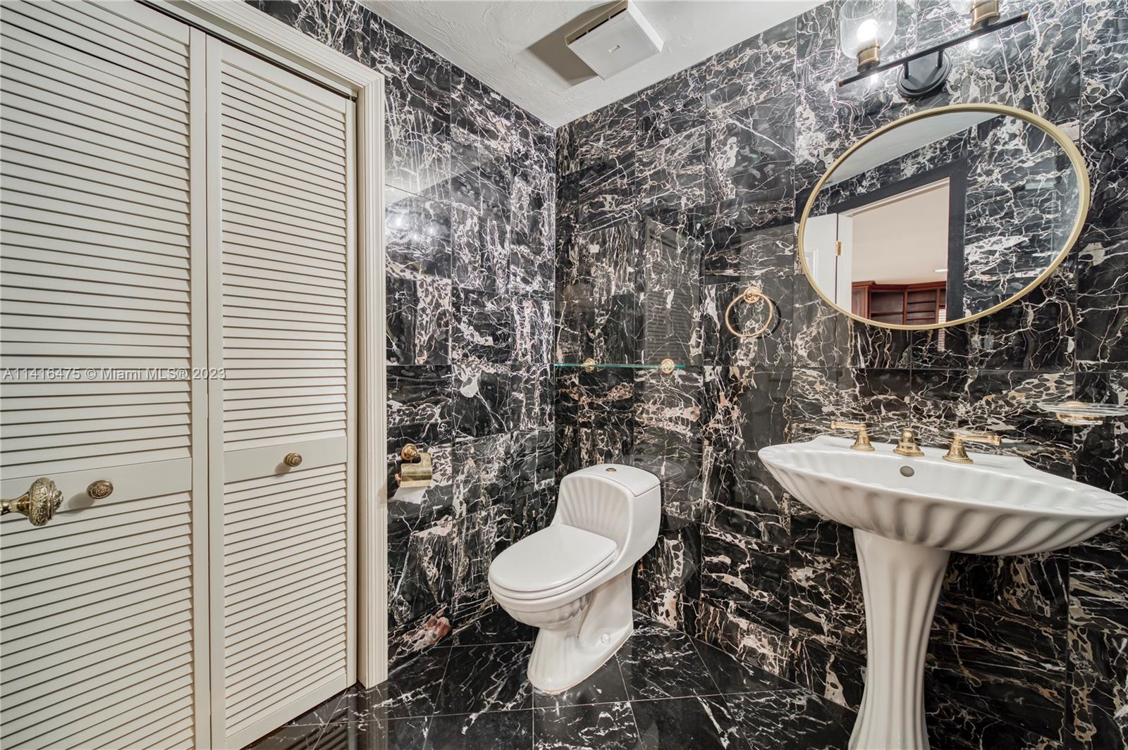 ROYAL HARBOUR YACHT CLUB - Residential