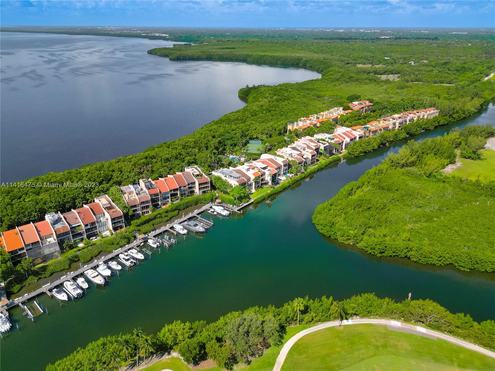 ROYAL HARBOUR YACHT CLUB - Residential