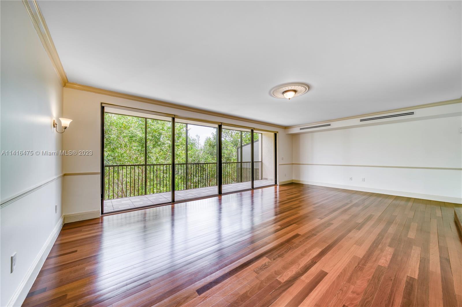 ROYAL HARBOUR YACHT CLUB - Residential