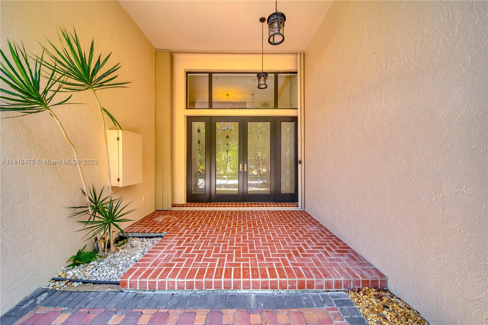 ROYAL HARBOUR YACHT CLUB - Residential