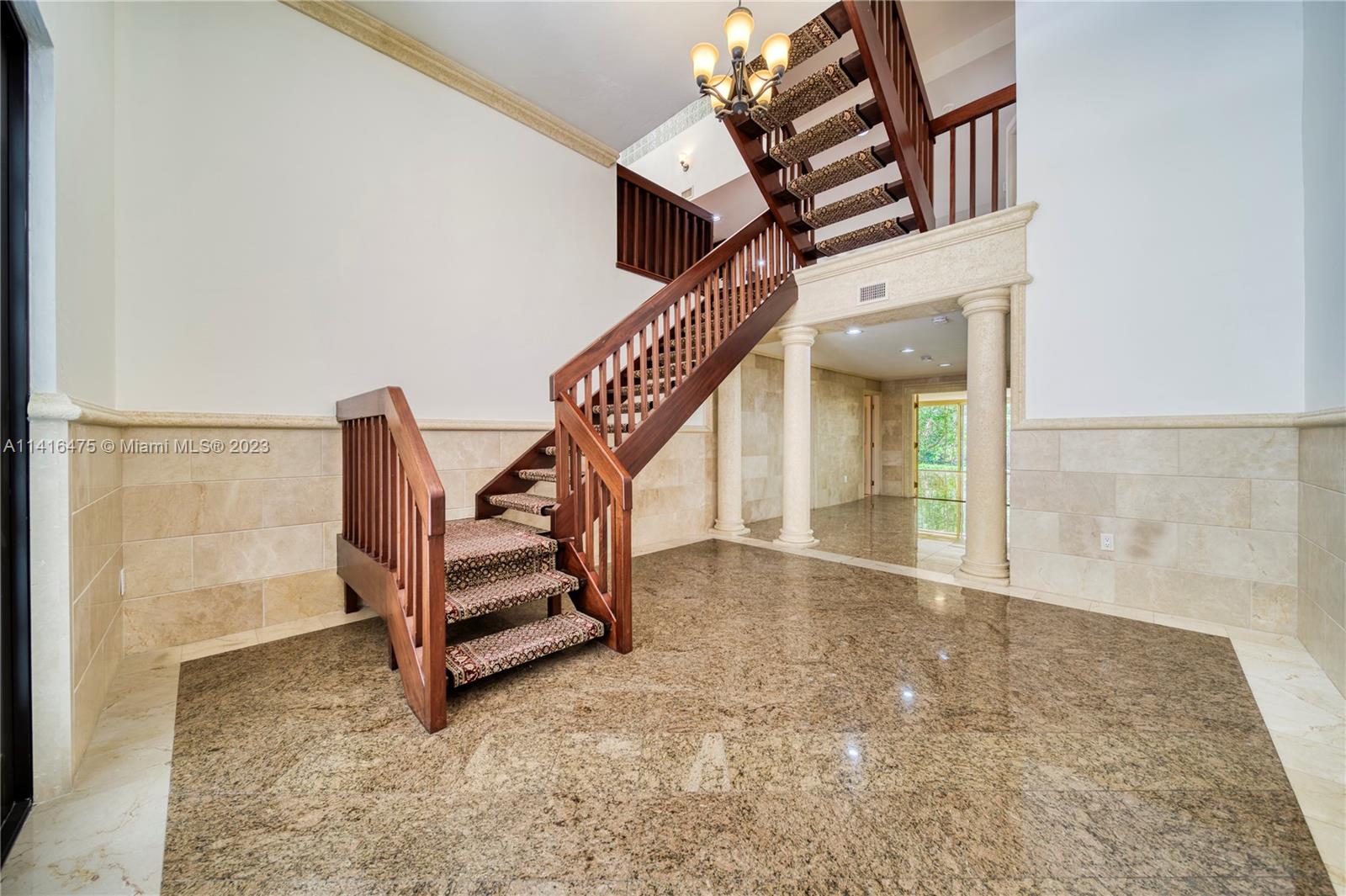 ROYAL HARBOUR YACHT CLUB - Residential