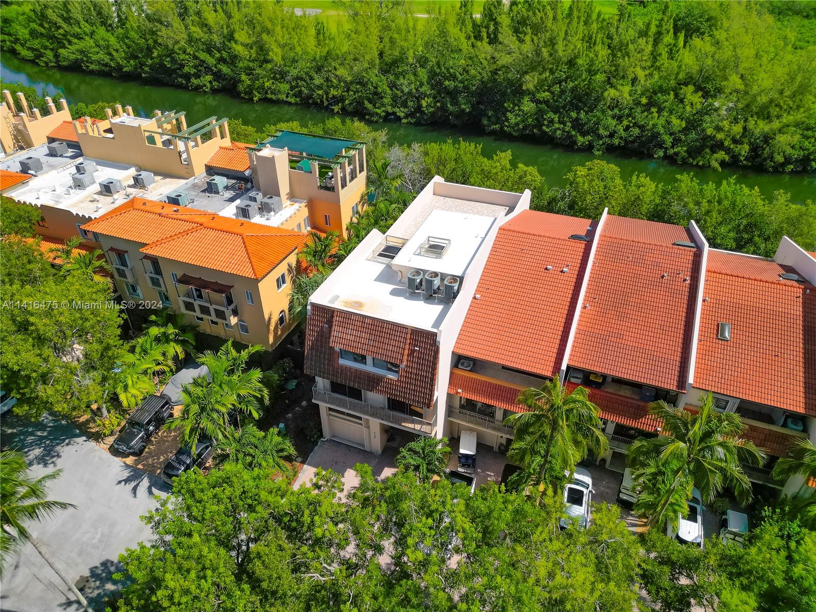 ROYAL HARBOUR YACHT CLUB - Residential