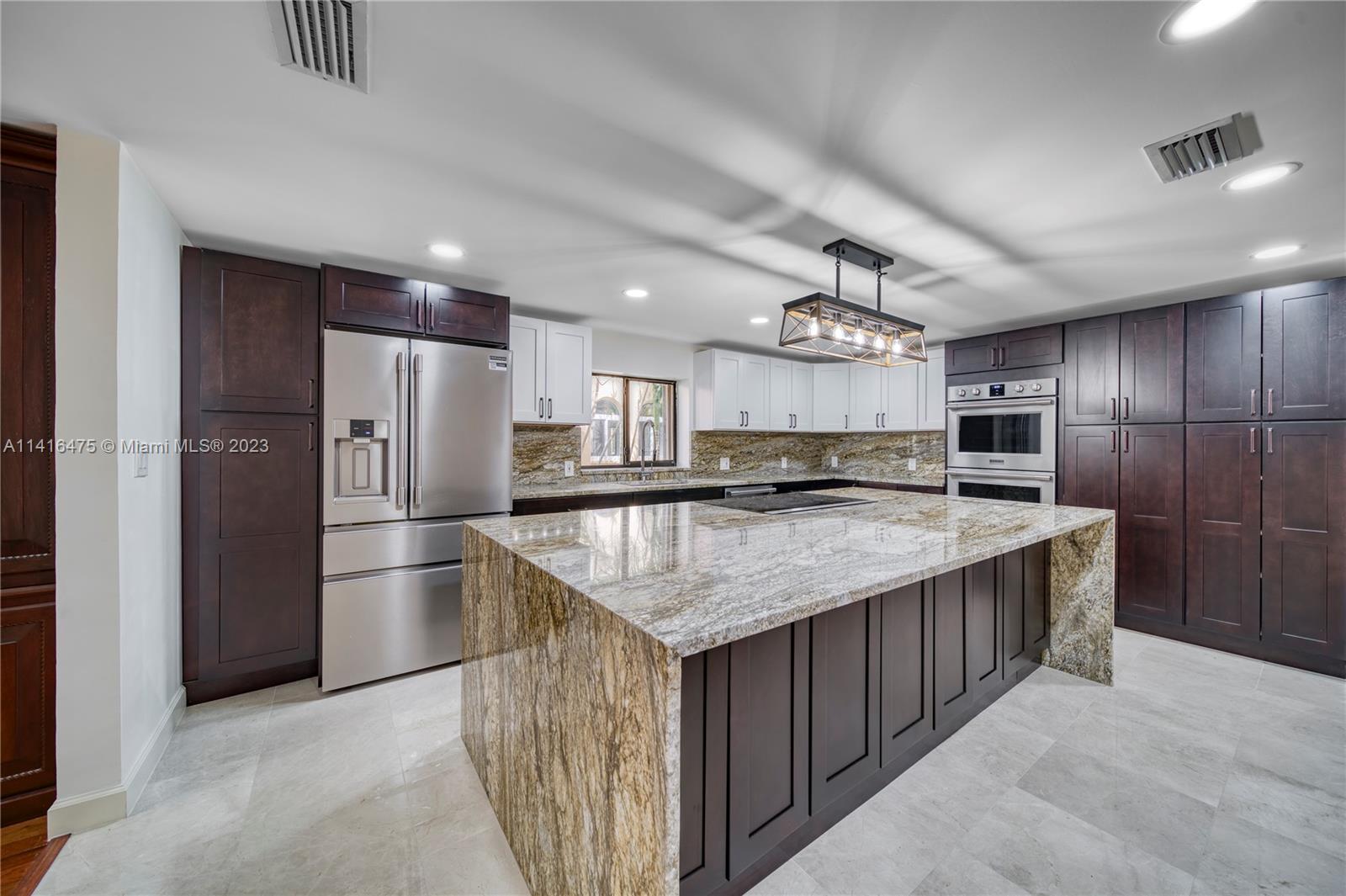 ROYAL HARBOUR YACHT CLUB - Residential