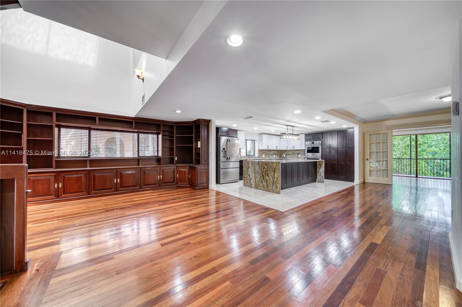 ROYAL HARBOUR YACHT CLUB - Residential