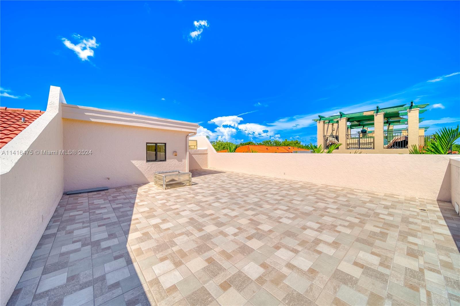 ROYAL HARBOUR YACHT CLUB - Residential