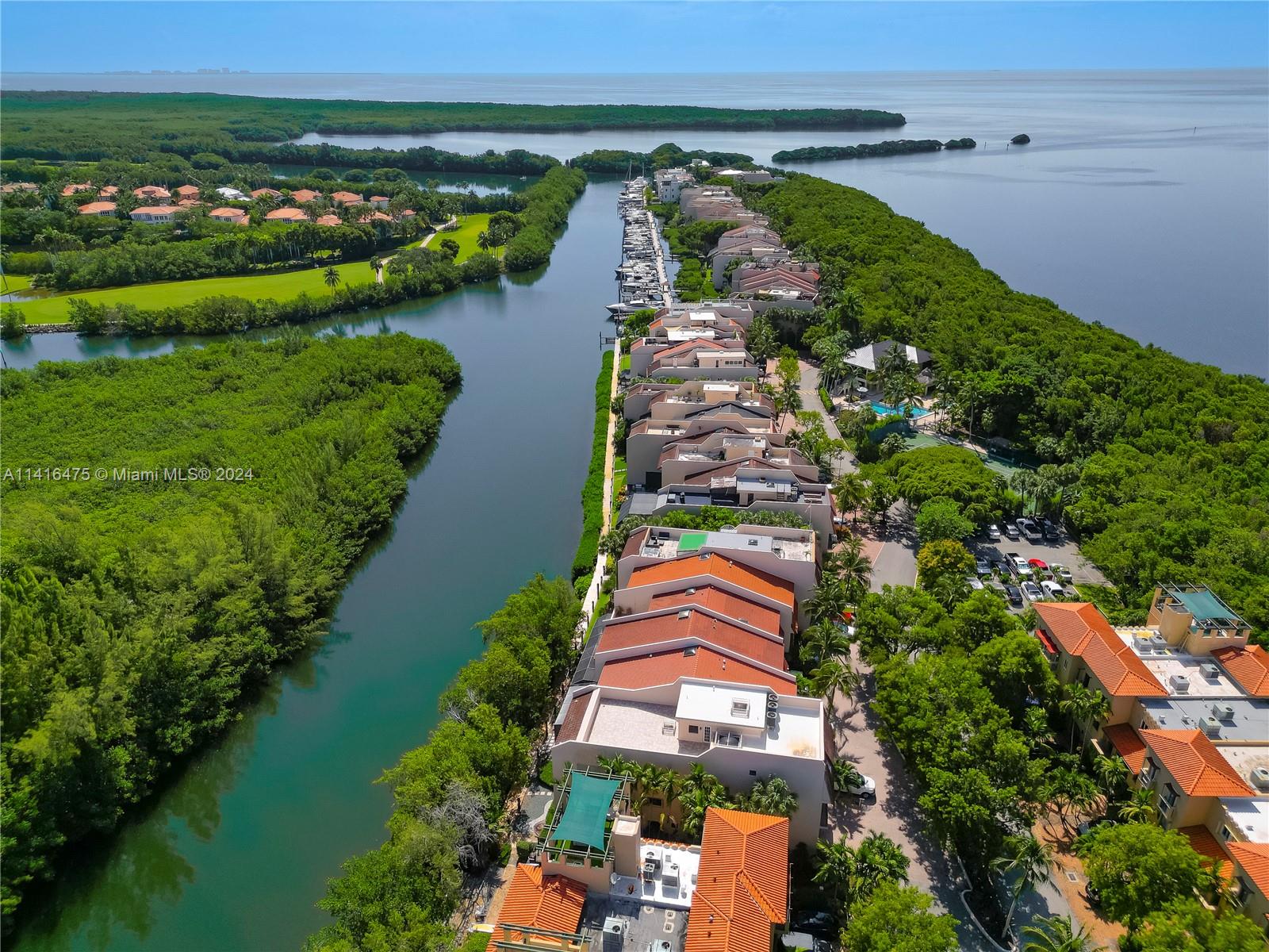 ROYAL HARBOUR YACHT CLUB - Residential