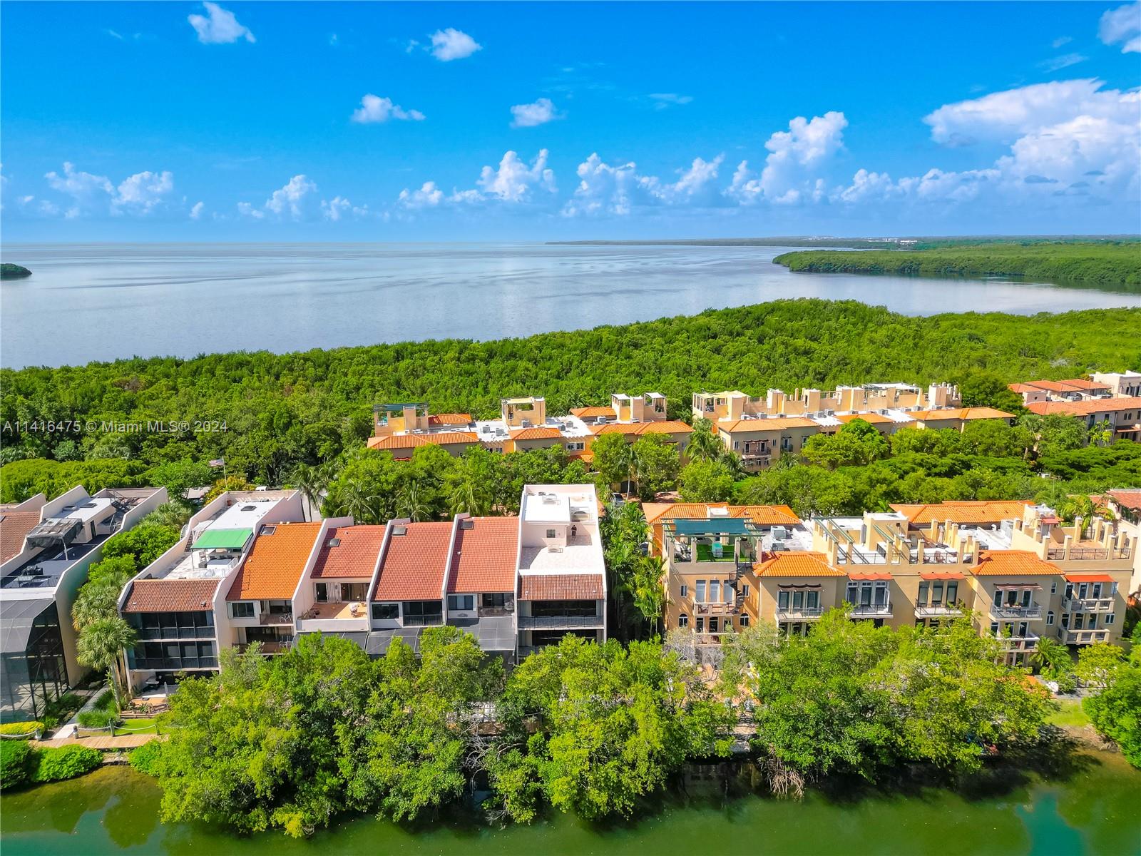 ROYAL HARBOUR YACHT CLUB - Residential