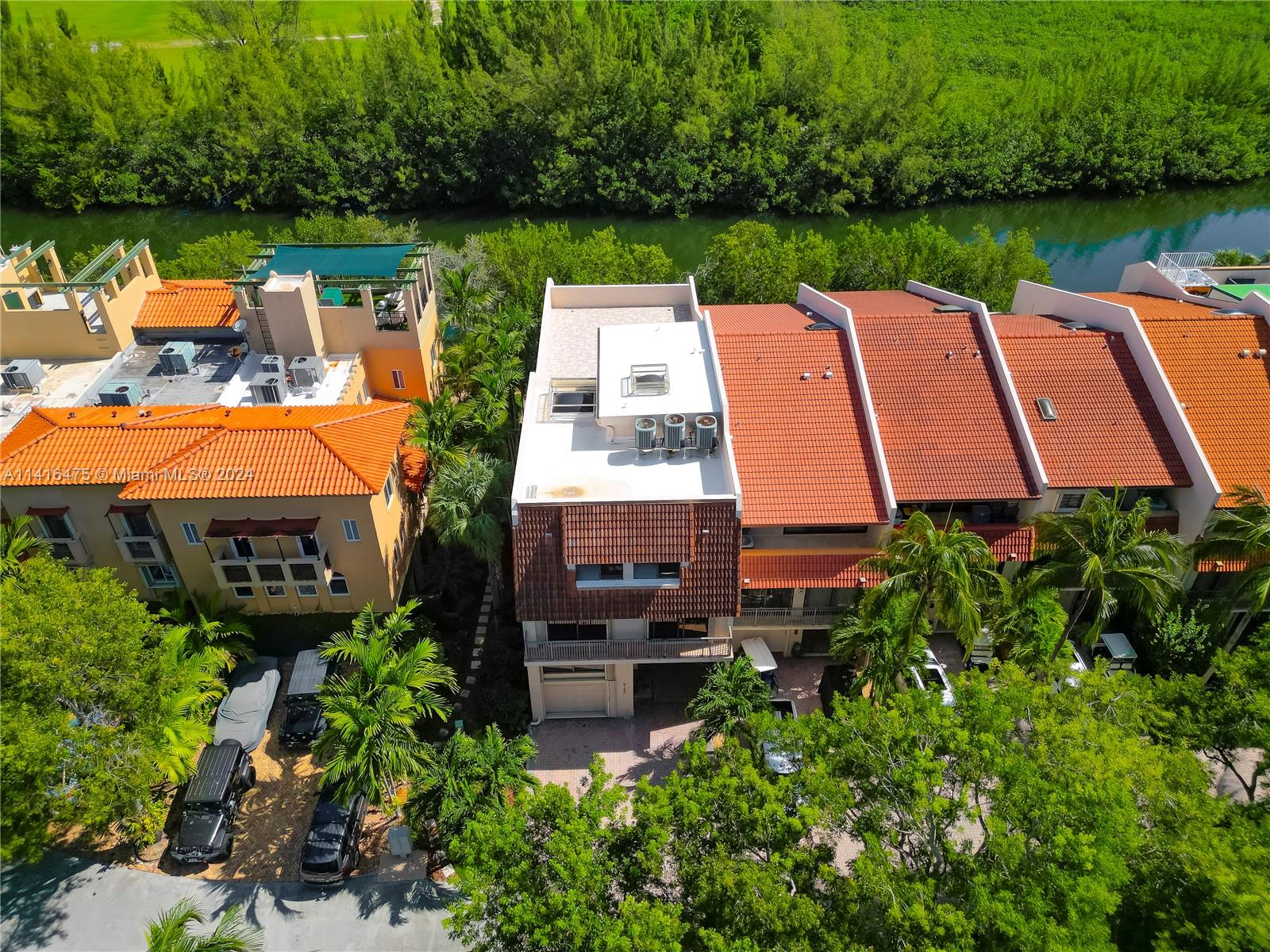 ROYAL HARBOUR YACHT CLUB - Residential