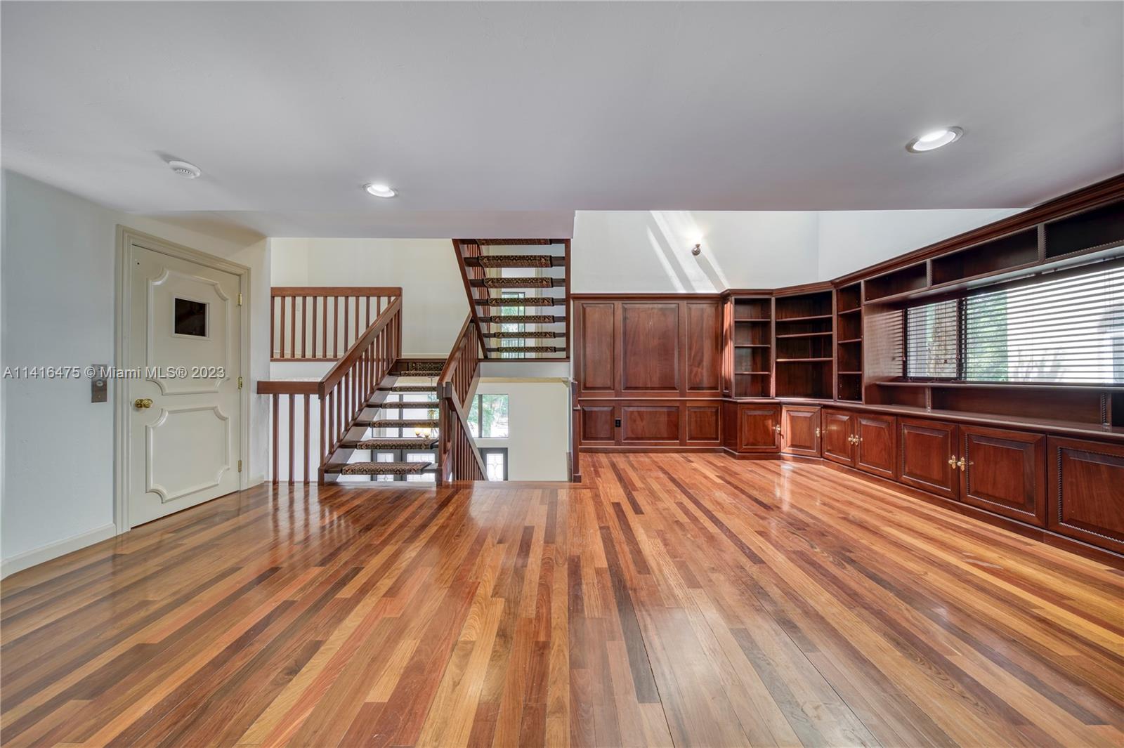 ROYAL HARBOUR YACHT CLUB - Residential