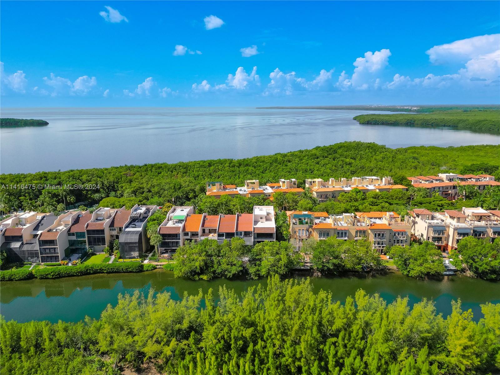 ROYAL HARBOUR YACHT CLUB - Residential