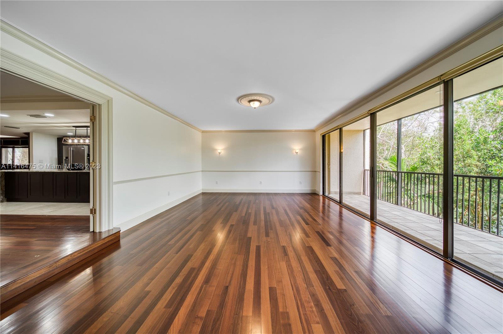 ROYAL HARBOUR YACHT CLUB - Residential