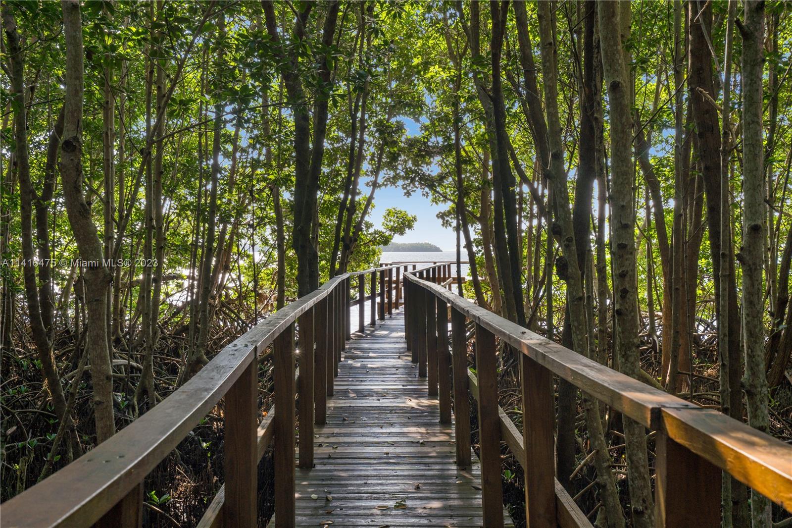 ROYAL HARBOUR YACHT CLUB - Residential