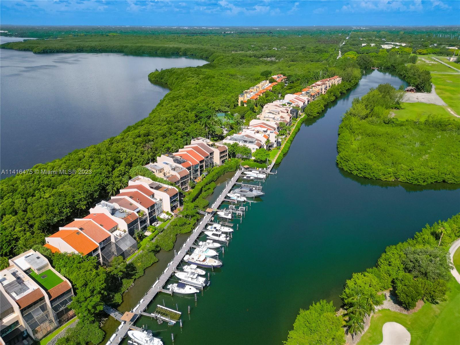 ROYAL HARBOUR YACHT CLUB - Residential